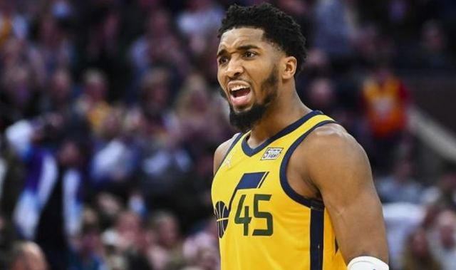 持着场均双 持着场均双